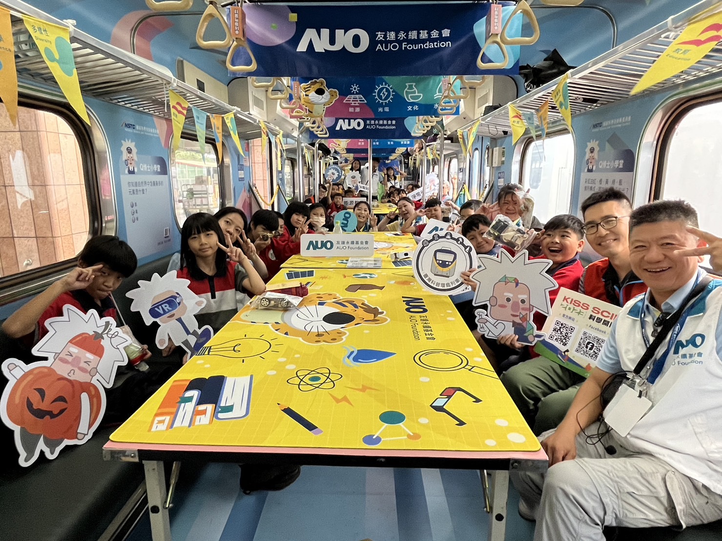 DB真人旗舰永續基金會參與「臺灣科普環島列車」，設計基礎科學車廂課程，以「淨零碳排和永續能源」為主題，讓學生透過創意實驗認識淨零知識，以及思考生活中的減碳行為